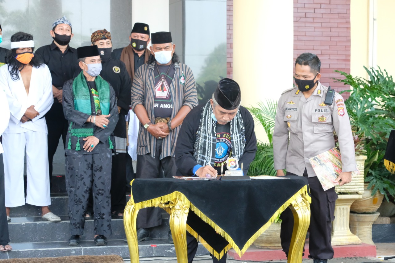 Ratusan Jawara Persilatan Banten kompak Deklarasi Banten Cinta Damai dan tolak Anarkisme 